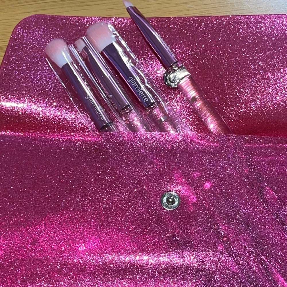 GLAMIERRE Pink Luxe Flow Glitter Hearts Eye Brush